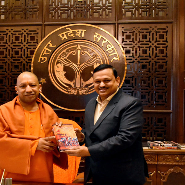 Shri-Ramesh-Wasthi-Presenting-Bhagwat-Geeta-to-Chief-Minister-of-UP-Shri.-Yogi-Aditya-Nath-compressor copy